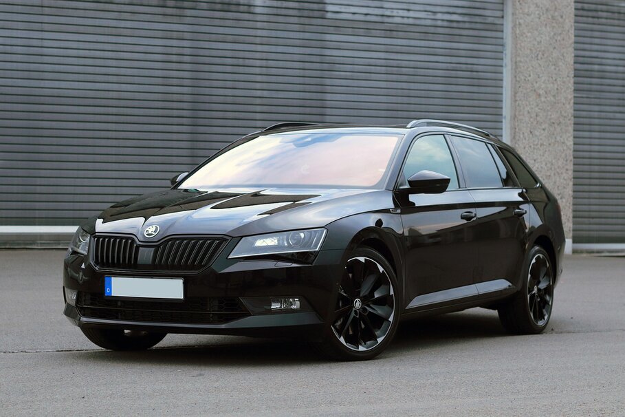 Skoda mit Delle an einer Kante